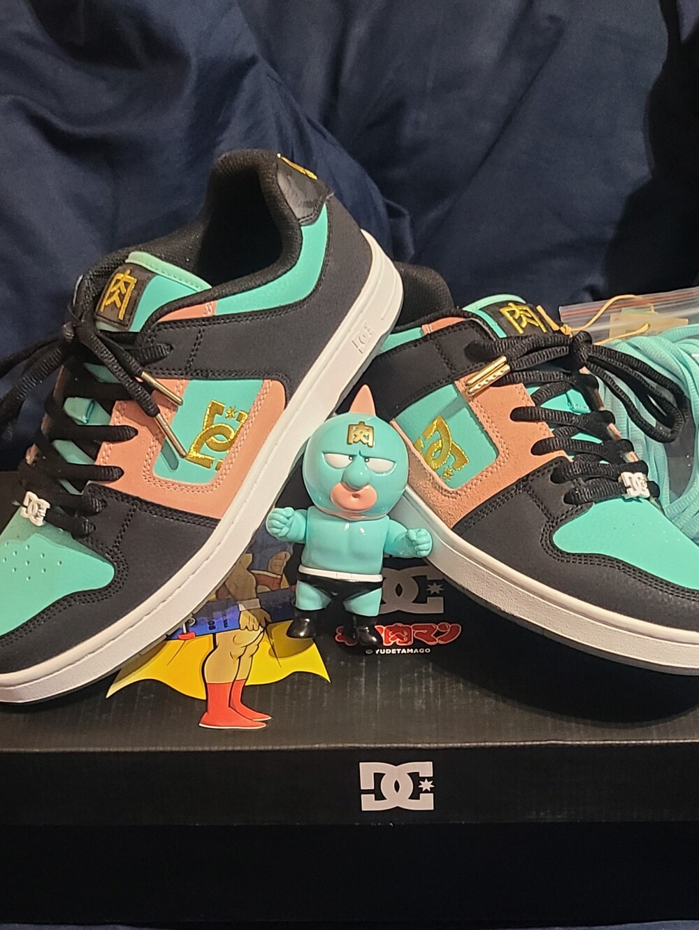DC Limited Edition Manteca 4 Atmos w/Figure & Charms! New In Box! M 9.5/W 11